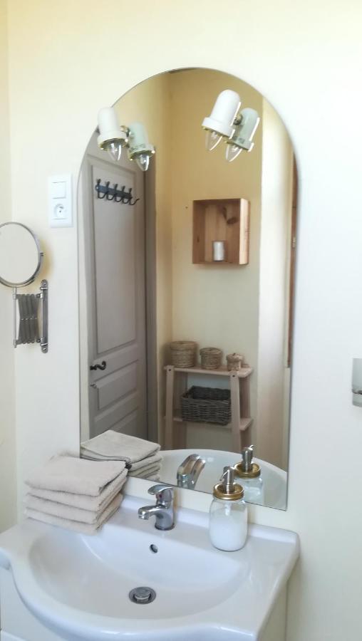 Bed and Breakfast Le Mas De Carrie Parisot  Экстерьер фото
